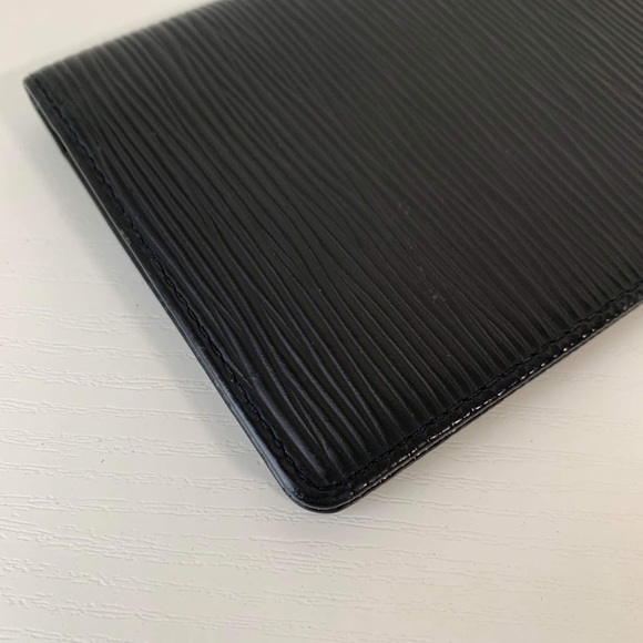 LOUIS VUITTON EPI LEATHER BIFOLD WALLET - Picture 3 of 8